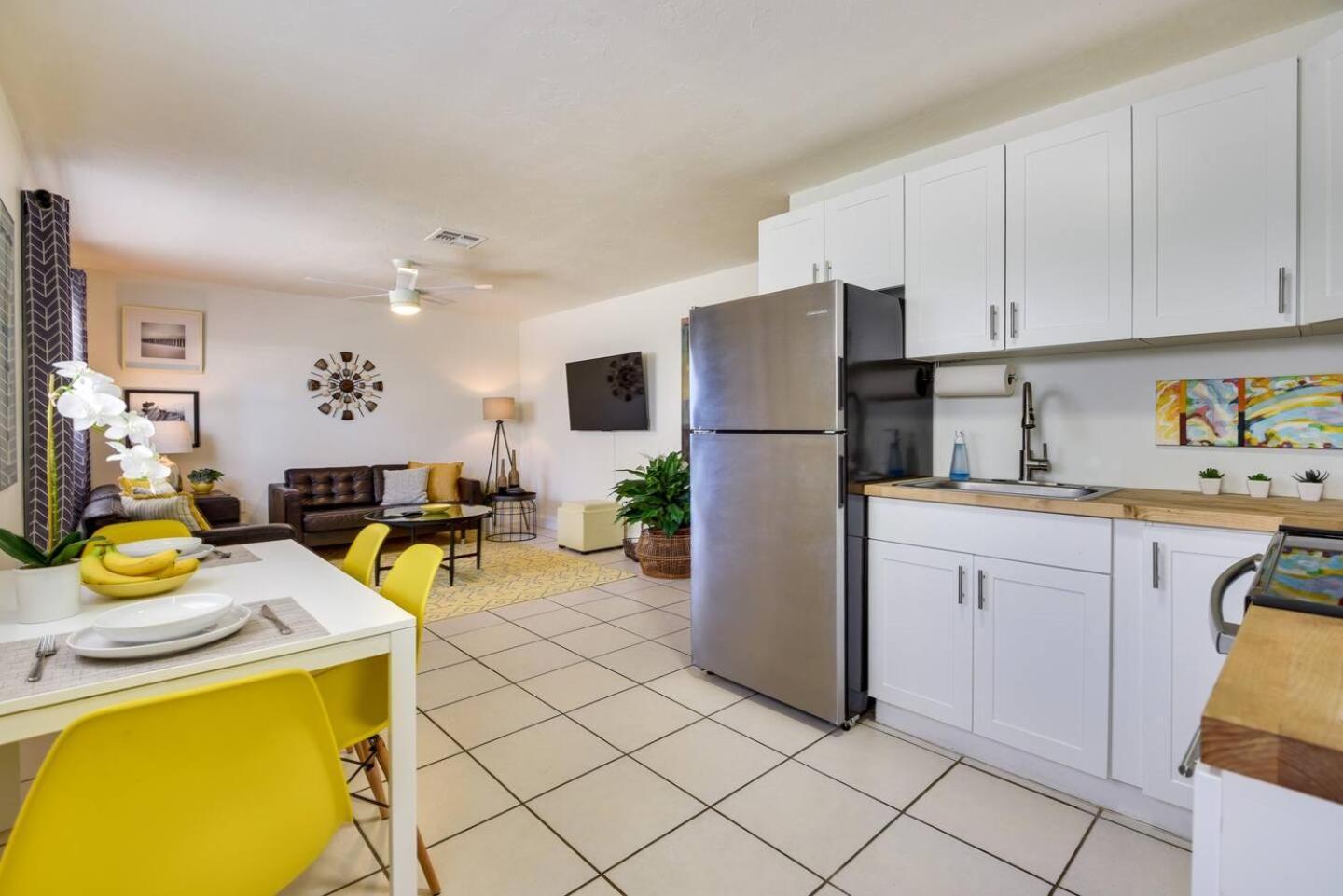 Coconut Cove Mid-Long Term Stays Available Walk To Downtown Trolly To Beaches Sarasota Zewnętrze zdjęcie