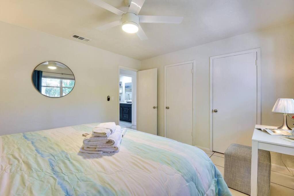 Coconut Cove Mid-Long Term Stays Available Walk To Downtown Trolly To Beaches Sarasota Zewnętrze zdjęcie