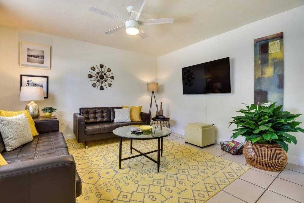 Coconut Cove Mid-Long Term Stays Available Walk To Downtown Trolly To Beaches Sarasota Zewnętrze zdjęcie