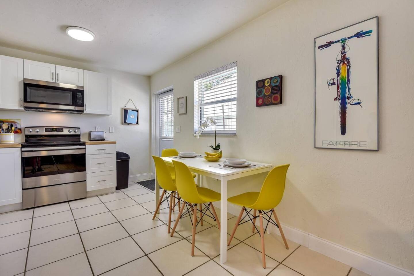 Coconut Cove Mid-Long Term Stays Available Walk To Downtown Trolly To Beaches Sarasota Zewnętrze zdjęcie